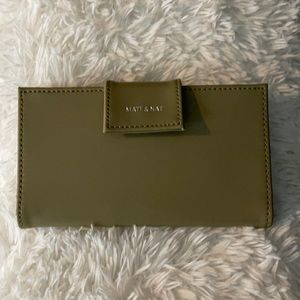 💚Matt and Nat olive green wallet💚
